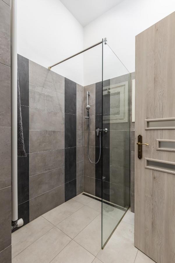 City Center Apartment With Balcony بودابست المظهر الخارجي الصورة