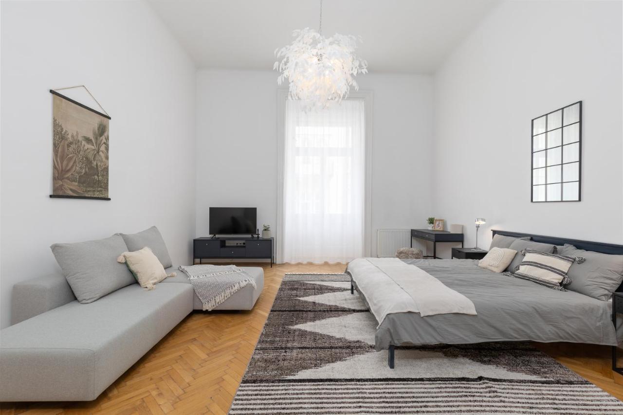 City Center Apartment With Balcony بودابست المظهر الخارجي الصورة